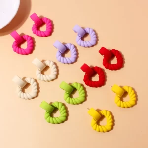 Aretes Corazones Huecos de Colores