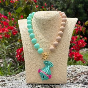 Collar artesanal Palma de Iraca modelo Coral - AMUI Accesorios (foto 1)