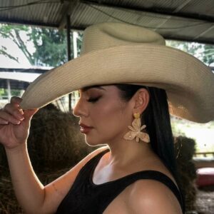 Aretes artesanales Mompox tejidos en palma de iraca - AMUI Accesorios